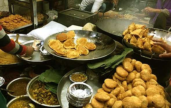 If you are feeling hungry, tasty food is available at reasonable prices at the place. Non-vegetarian food and alcohol is not allowed in Haridwar. Also